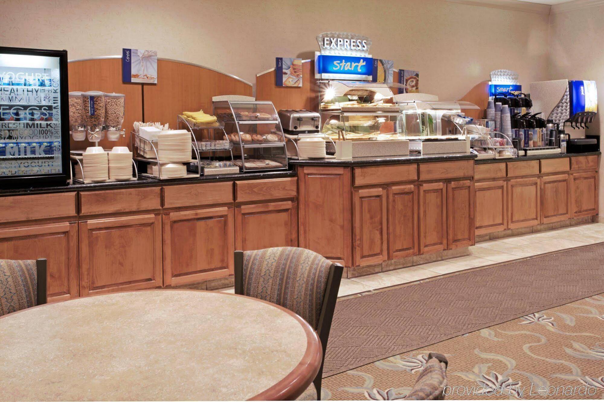 Holiday Inn Express Hotel And Suites Conroe By Ihg Exterior photo